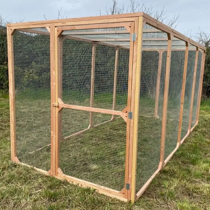 Enclos à poule ultra solide on tient debout dedans, en bois douglas