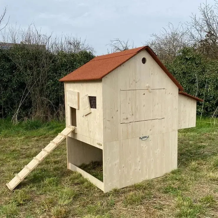 Poulailler sur pilotis 8 à 12 poules avec rampe d'accès et trappe de vérification pour la nuit