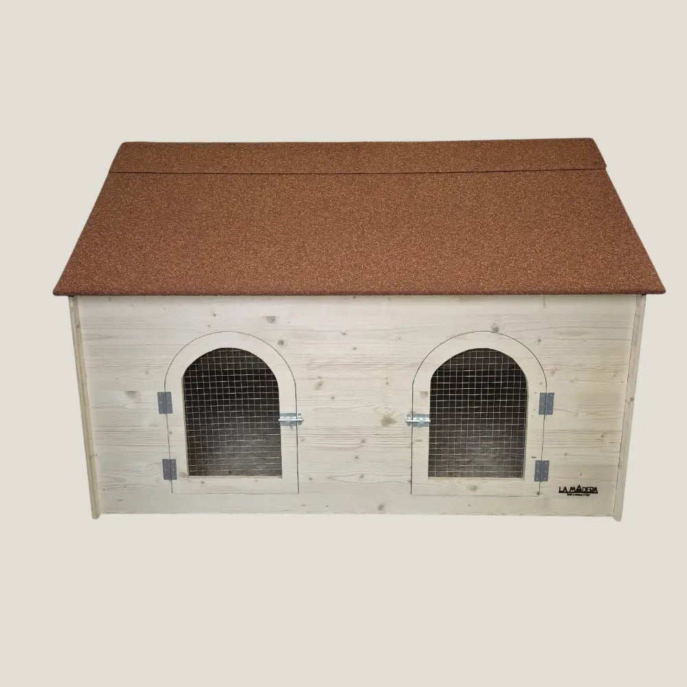 Détail de l’entrée de la cabane pour oies – porte haute et facile d’accès