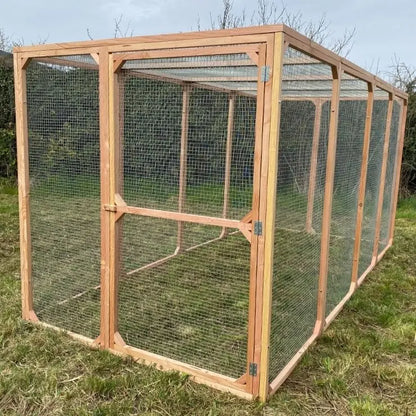 Enclos à poule ultra solide on tient debout dedans, en bois douglas