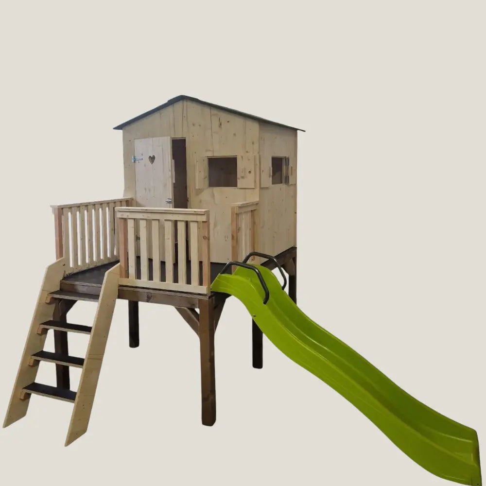 Cabane enfant sur pilotis avec toboggan - La Madera