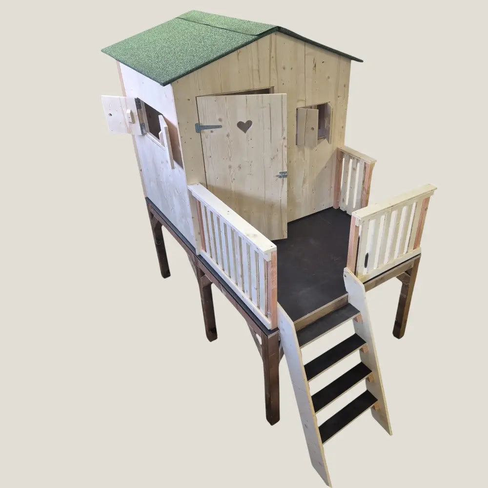 Cabane enfant sur pilotis avec toboggan - La Madera