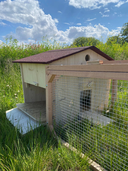 Cabane naissance poussin naturelle avec enclos intégré La Madera
