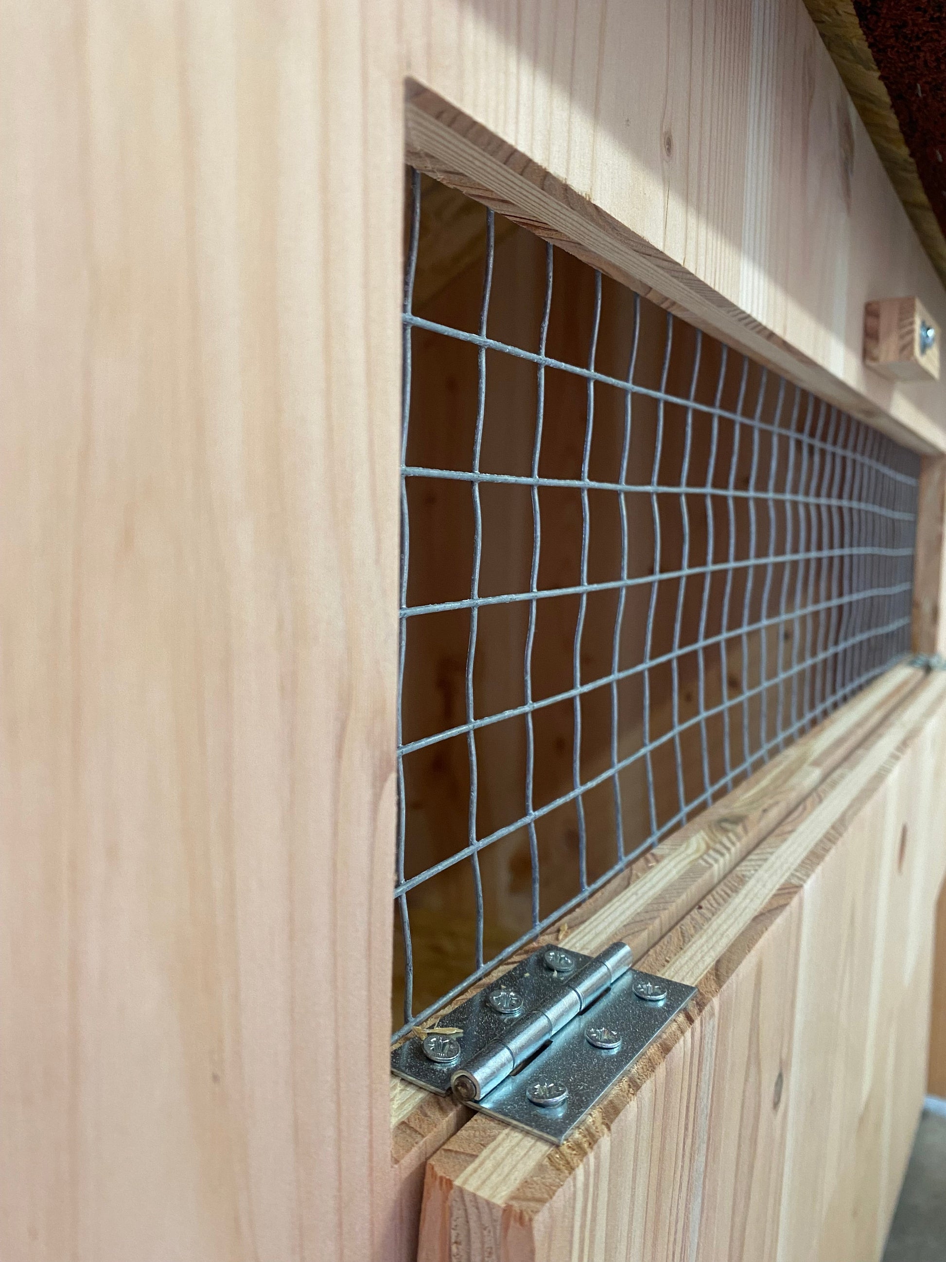 Niche en bois isolé avec porte pour petit chien Ma boutique