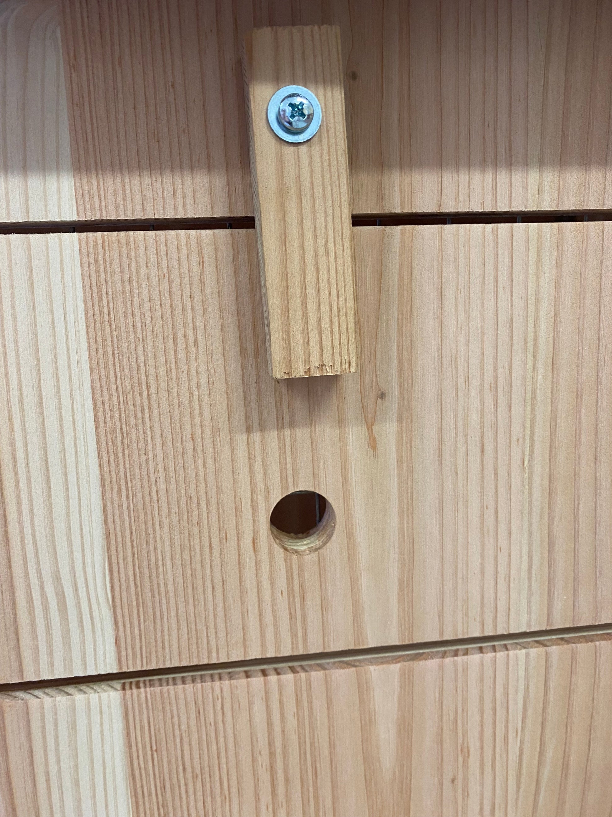 Niche en bois isolé avec porte pour petit chien Ma boutique