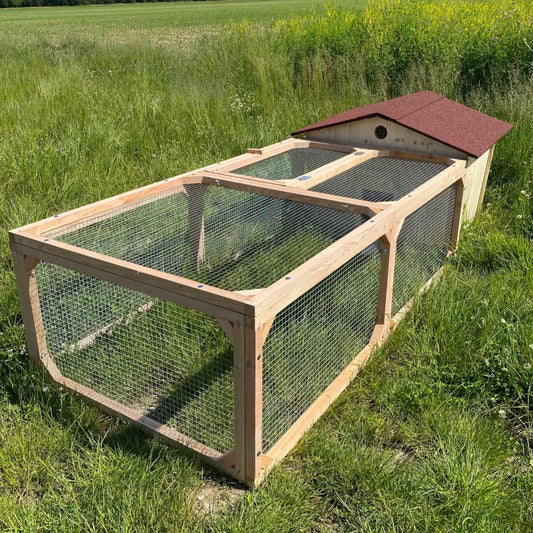 Cabane naissance poussin naturelle avec enclos intégré La Madera